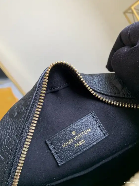 LOUIS CHAPEAU BOITE MM VUITTON SOUPLE 0412